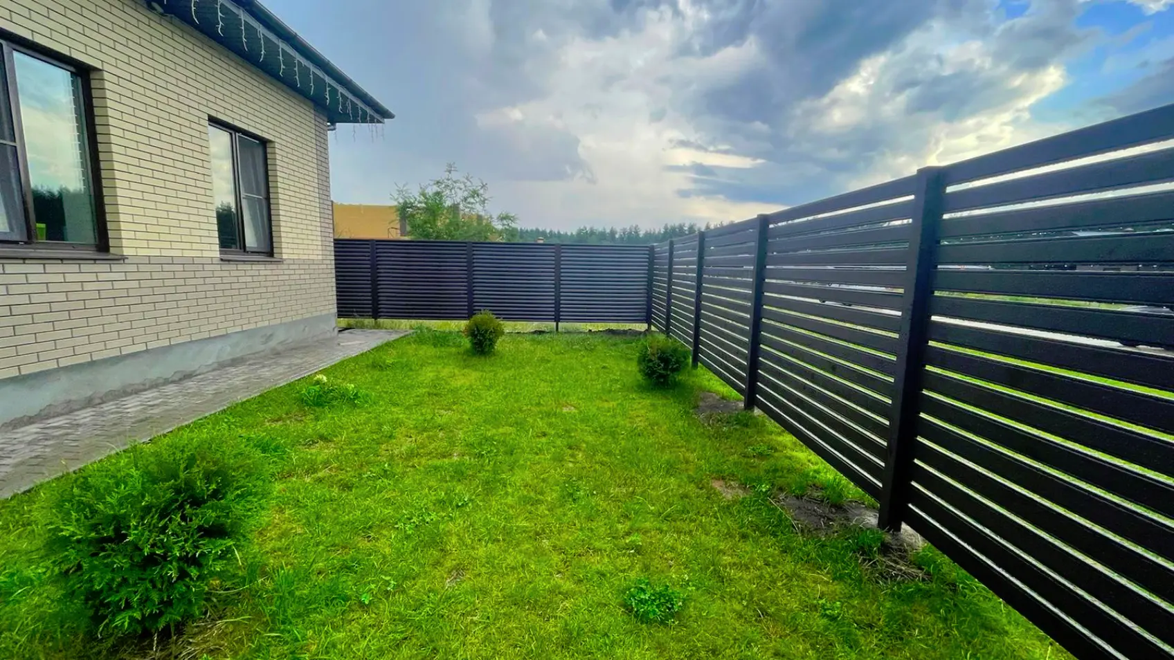 Фото 1 забор жалюзи-ранчо RAL8019 Темный Шоколад