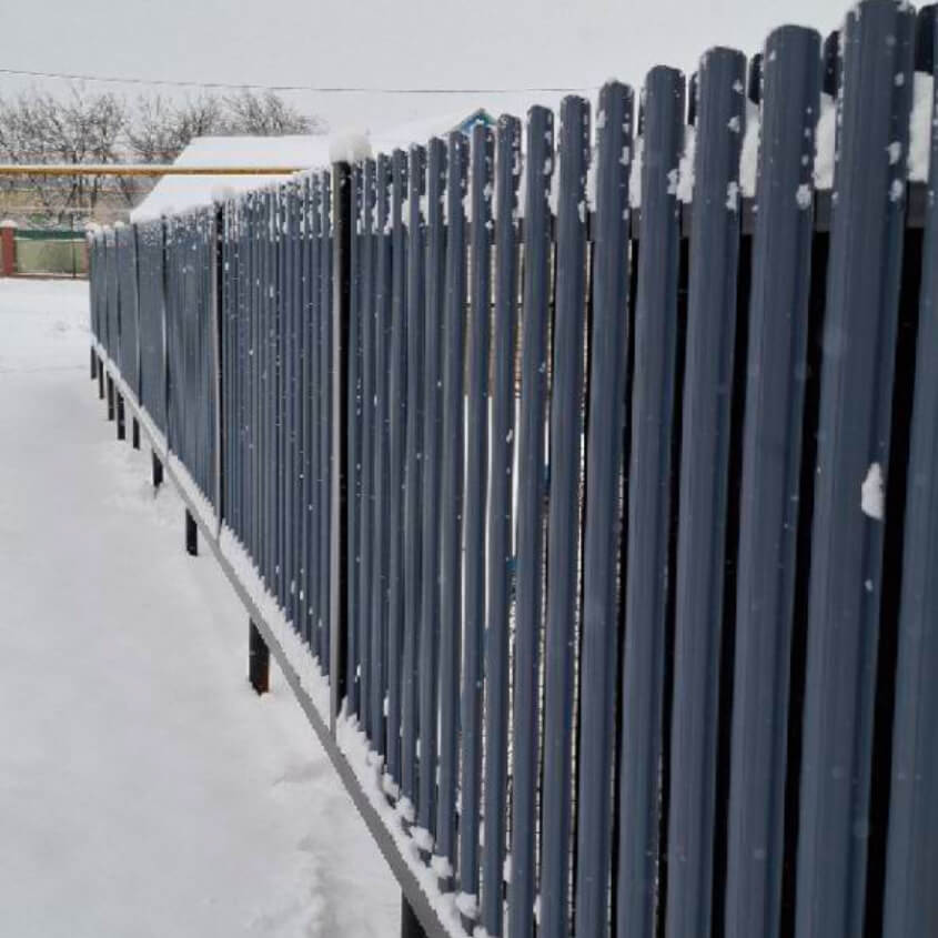 Фото 2 Забор Штакетник Полукруглый RAL7024 МАТТЕ Серый Графит матовый шахматкой